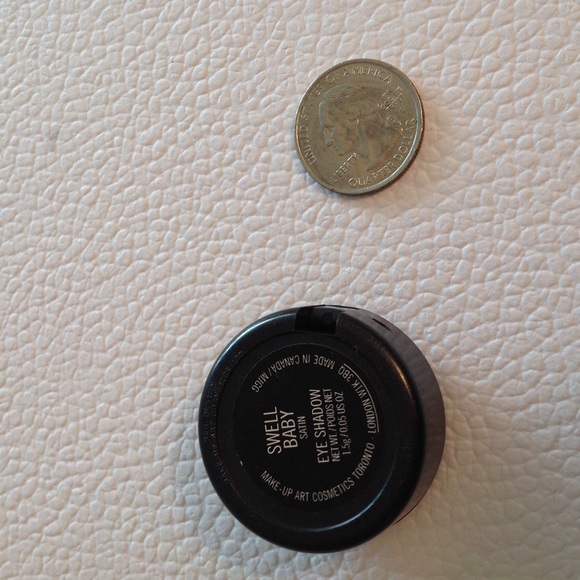 MAC Cosmetics satin Eye Shadow "SWELL BABY" - Picture 2 of 6